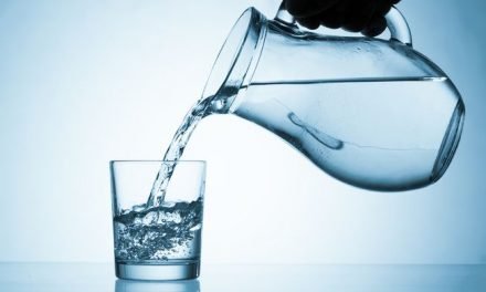 صحت مند جسم کے لئے روزانہ کتنا پانی پیا جائے؟