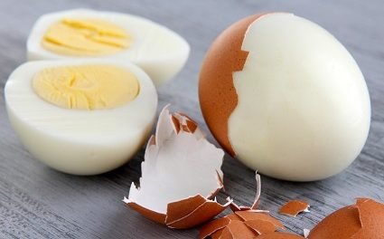 اُبلے انڈوں سے چھلکا اُتارنے کا آسان طریقہ
